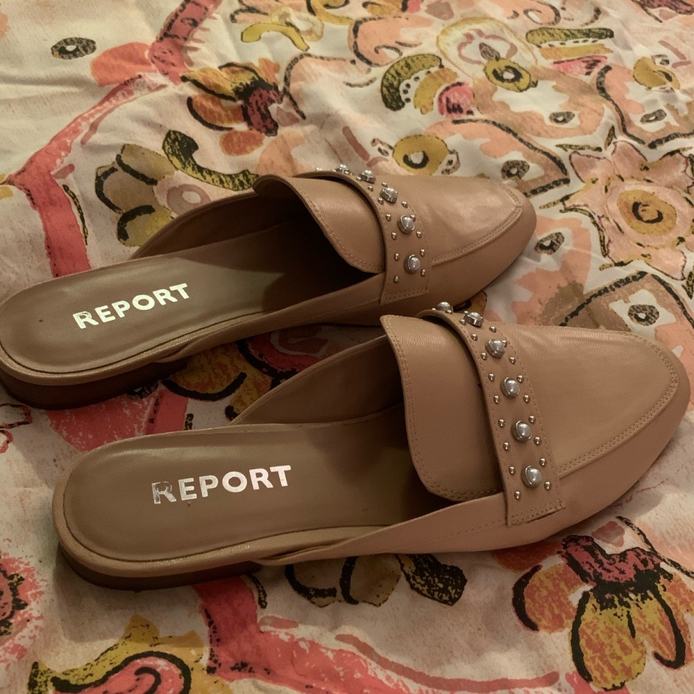 Beige/ nude loafers